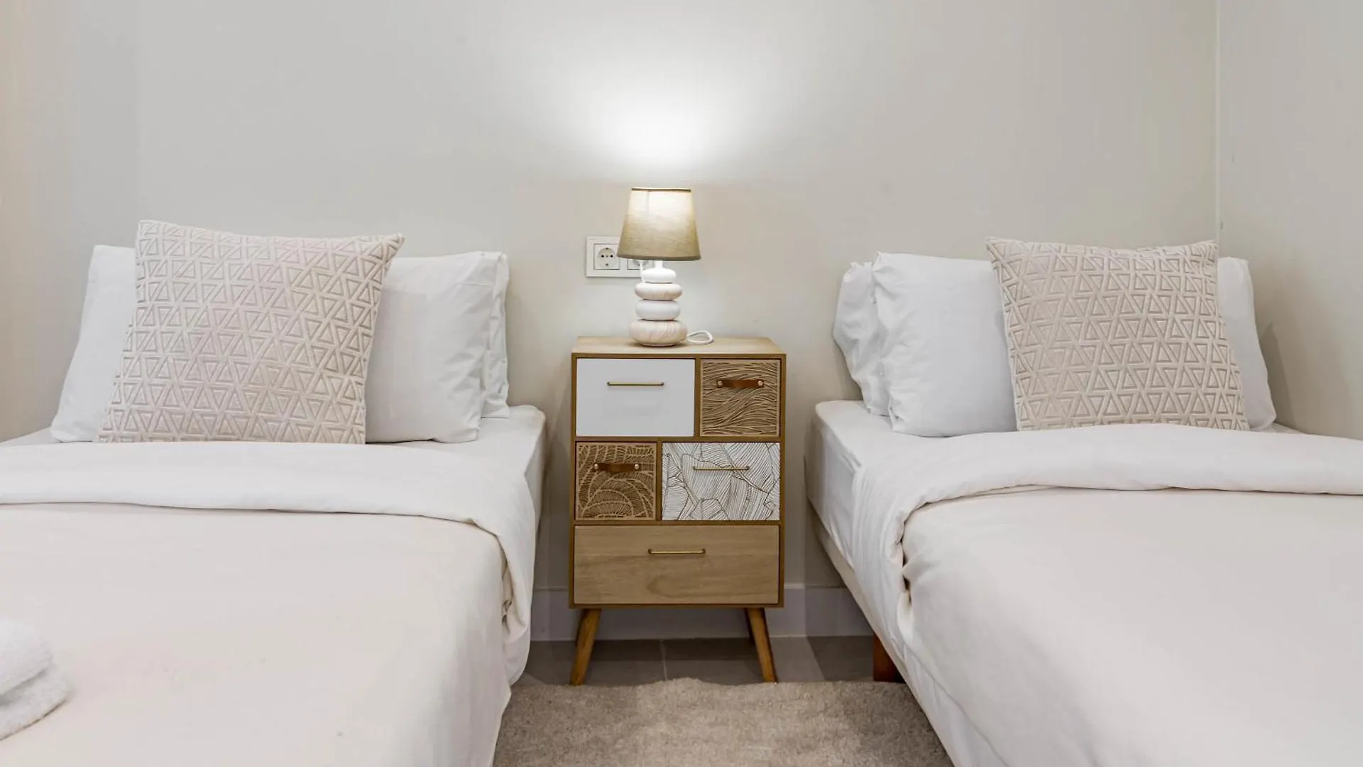 Terr69- Bright City Gem In Charming Old Town Estepona