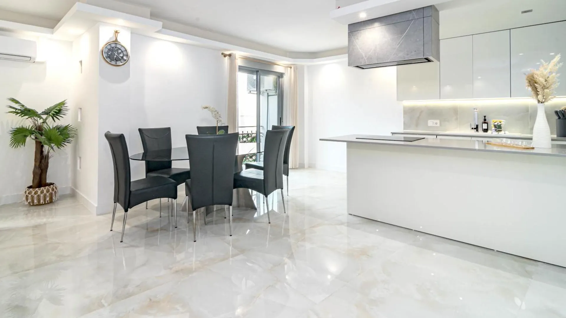 Terr69- Bright City Gem In Charming Old Town Estepona 0*,