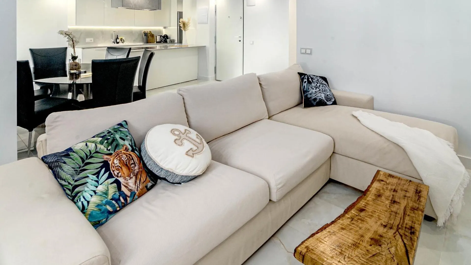 Apartment Terr69- Bright City Gem In Charming Old Town Estepona